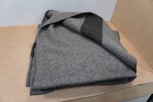 lot 190 image: Vintage Hudsons Baypoint Wool Blanket