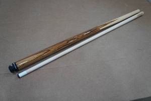 lot 220 image: Players 21oz Pool Cue