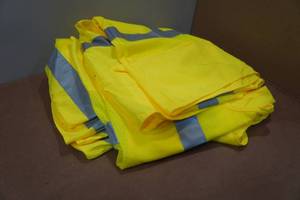 lot 224 image: Hi-Viz Vests - 2XL