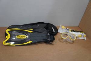 lot 236 image: Cressi Adult Rondine Palau Fin Snorkel Set - Fin Size SM