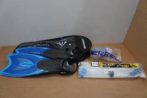 lot 237 image: Cressi Adult Rondine Palau Fin Snorkel Set - Fin Size XSS