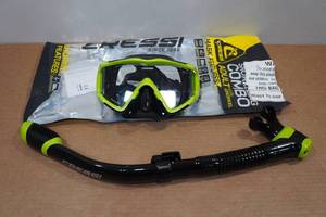 lot 241 image: Cressi Pano 3 Snorkel Set
