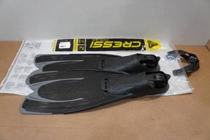 lot 245 image: Cressi Agua Snorkel Fins - 8.5-9.5, 43-44