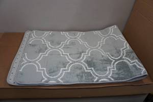 lot 14 image: Runner Rug - 2x6