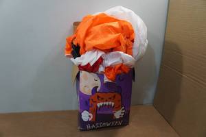 lot 22 image: 12 Outdoor Airblown Halloween Dcor