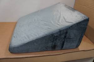 lot 25 image: Wedge Pillow