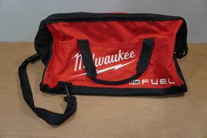 lot 48 image: Milwaukee Tool Bag
