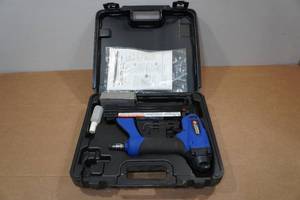 lot 55 image: Campbell Hausfeld Air Stapler