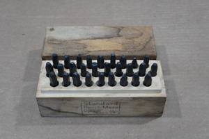lot 56 image: Standard Bench Made Dies - Size 18