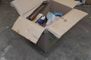 lot 88 image: Assorted Hardware - Tools, Manuals, Tire Chain