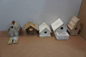 lot 103 image: 5 Wooden Bird Houses
