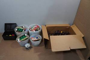 lot 115 image: Assorted Christmas Light Replacement Bulbs