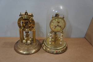 lot 126 image: 2 Vintage Clocks