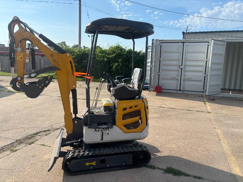 lot 36 image: CFG XZ20R Mini Excavator