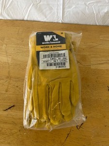 lot 32 image: 3 Pair - Wells Lamont Work and Home Gloves