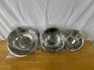 lot 34 image: 3 Piece Bowl Set