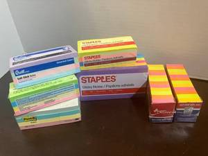 lot 39 image: Miscellaneous Color Stick Notes