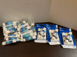 lot 71 image: Glue Sticks