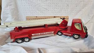 lot 17 image: Nylint Hook & Ladder 60s-70s Pressed Steel