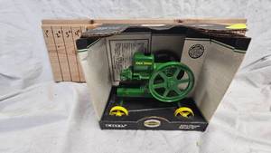 lot 20 image: 116 Ertl Die Cast, John Deere Model G Stationary Engine