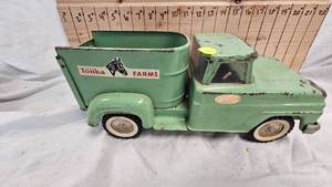 lot 24 image: Tonka Farms Horse Truck 1960s, Pressed Steel