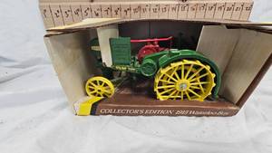 lot 26 image: Ertl John Deere 195 Model R Waterloo Boy, Collectors Edition 116 Scale