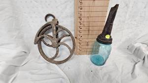 lot 35 image: Vintage Cast Iron Pully and Master Manufacturing, Litchfield Oil Spout wJar