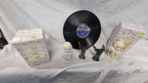 lot 37 image: Venecian Moon Record, 2 Pewter Jiggers, Precious Moments Figurines wboxes