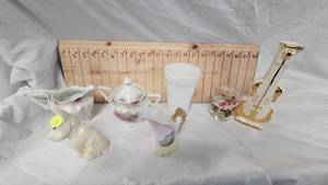 lot 45 image: Hand Painted SugarCreamer(Germany), Footed Grap Pattern Mild Glass Vas