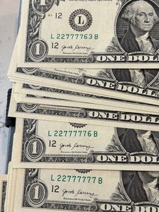 lot 15 image: 31 - 2017 Green Seal $1 Dollar Notes Uncirculated Consecutive Hard to Find Number Combinations