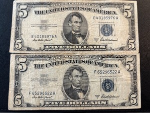 lot 17 image: 1953 A Blue Seal $5 Dollar Silver Certificates