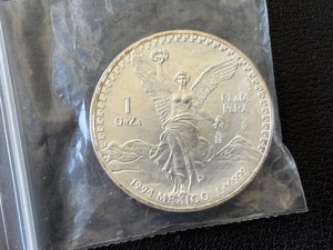 lot 53 image: 1994 Mexico 1 Ounce .999 Fine Silver Libertad