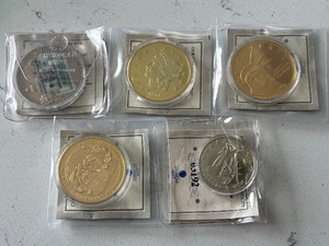 lot 193 image: Gold and Silver Layered Medallions