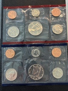 lot 121 image: 1992 P & D Mint Sets