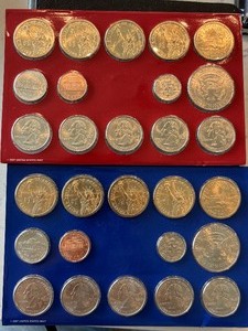 lot 131 image: 2007 P & D Mint Set