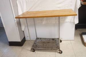 lot 225 image: Rolling CartShelf 16x 3326
