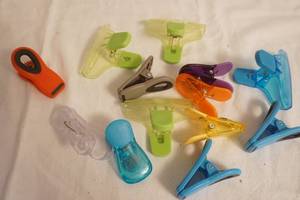 lot 229 image: Bag Clips