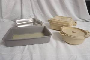 lot 238 image: LittonWare Containers wlids, stainless traypan & poly traypan