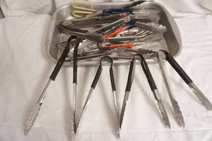 lot 242 image: 12x18 Aluminum Baking Pan & tongs
