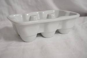 lot 251 image: Vintage Ceramic Egg Holder