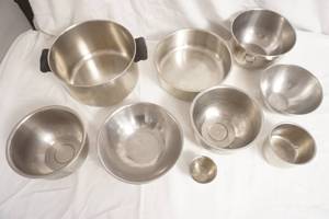 lot 252 image: Stainless Steel Mixing Bowls (1 kettle)
