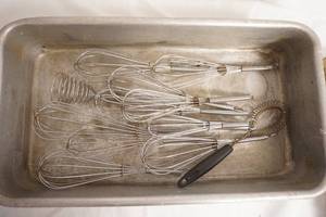 lot 253 image: Aluminum Baking Pan with Whisks