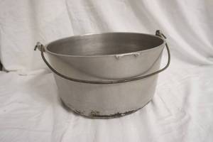 lot 272 image: Aluminum Kettle 12 diameter by 7 tall