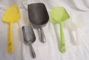 lot 294 image: Ice Scoops and Scoop Colanders