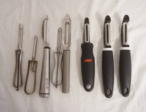 lot 303 image: Fruit and Vegetable Peelers