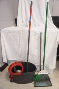 lot 322 image: O-Cedar Mop & Bucket Broom & Long Handled Dust Pan
