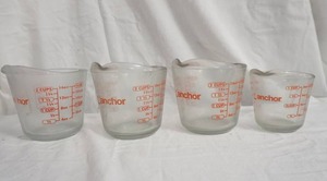 lot 327 image: Pyrex Liquid Measuring Cups (4ct)