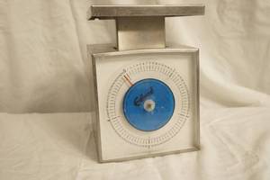 lot 334 image: Food Scale, 5lb capacity.