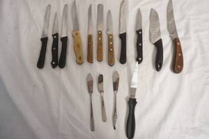 lot 340 image: Knives and Container
