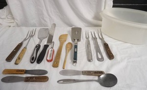 lot 343 image: Kitchen Utensils and Tupperware Container